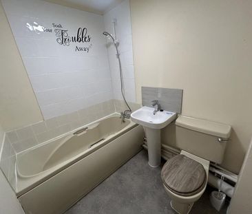 2 bedroom semi-detached house to rent - Photo 6