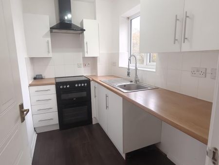 2 bedroom maisonette to rent - Photo 5