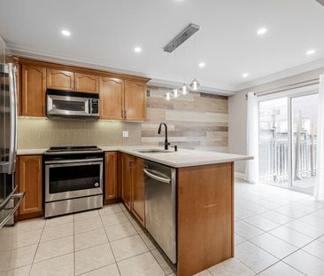 For Lease - 170 Knapton Drive, Newmarket, Ontario - Photo 2