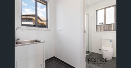 Street Frontage 2 Bedroom Granny Flat! - Photo 3