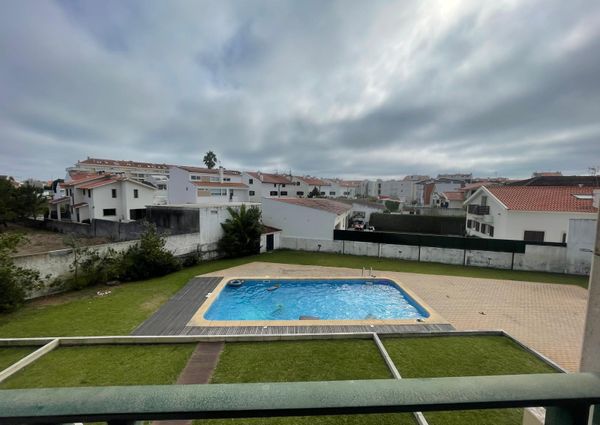Apartamento T2 em empreendimento com piscina na Praia da Barra.