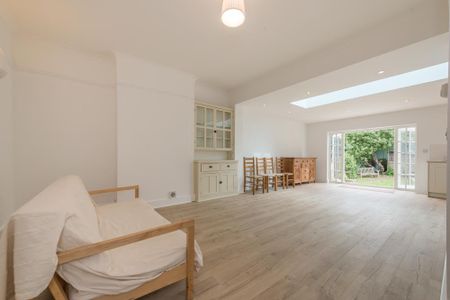 4 bedroom terraced house to rent - Photo 2