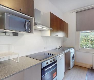 Modern Studio - Photo 4
