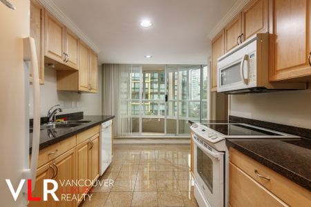 Condo in Downtown Vancouver, BC - Photo 4