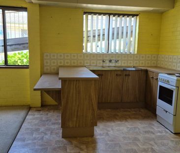 One Bedroom Flat - Photo 2