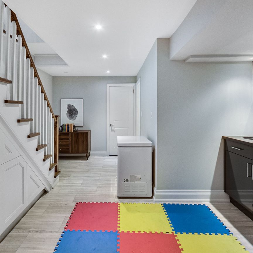 For Lease - 64 West Avenue, Toronto, Ontario - Photo 1