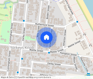 Unfurnished Town House 300m from The Beach! - Photo 1