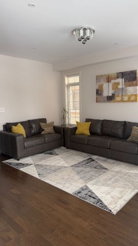 For Lease - 80 Inverness Way, Bradford West Gwillimbury, Ontario - Photo 2