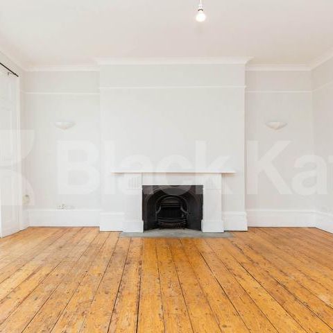 Stunning four bed, modern kitchen & bathrrom, huge lounge mins to tube & shops - Photo 1