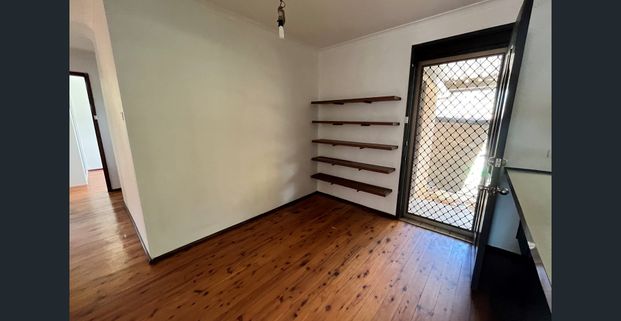 GREAT FAMILY HOME WITH HUGE ROOMS ! - Photo 1