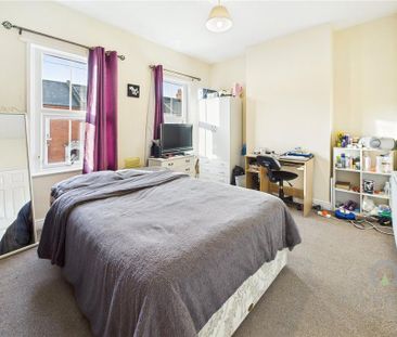 3 bedroom flat to rent - Photo 3