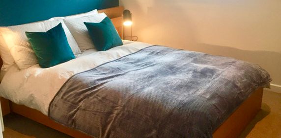 Premium - 2 bed Apartment - 4th Floor - £1850 per month​​​​ - Photo 2