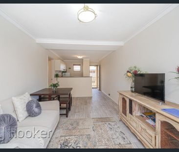 Top Floor Apartment - Photo 5