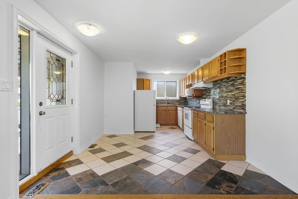 For Lease - 713 Burns Street Unit# Main, Whitby, Ontario - Photo 1