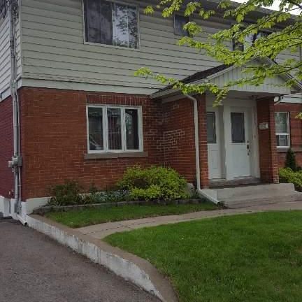 Beau 4 1/2 avec bureau (haut de duplex) - Photo 1