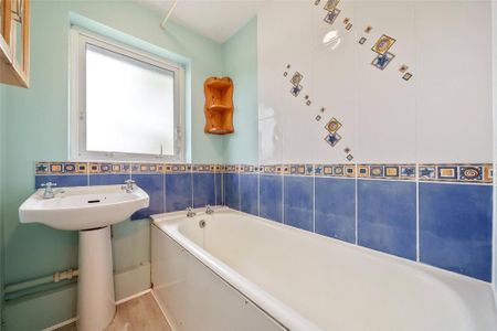 3 bedroom end of terrace house to rent - Photo 2