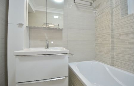 3 camere | Mihalache | Expozitiei | bloc boutique | parcare - Fotografie 2