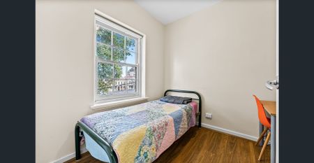 Fully Furnished Gem with Parking — City Living Made Easy - Photo 2