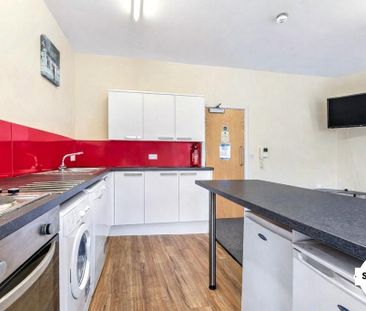 4 bedroom flat to rent - Photo 6
