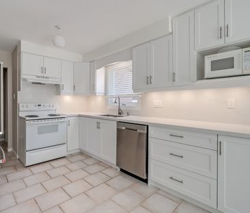 For Lease - 265 Mississaga Street, Oakville, Ontario - Photo 4
