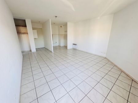 Location Appartement 2 pièces 42m² ROMANS SUR ISERE 26100 - Photo 2