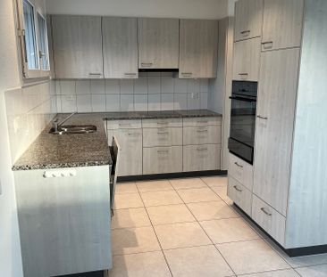 Helle 4½ Zimmer Wohnung mit grossem Balkon - Eigentumstandard - Foto 2