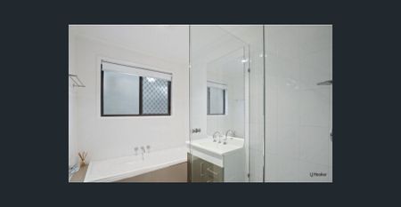 THREE BEDROOM DUPLEX - GREAT LOCATION - Photo 3