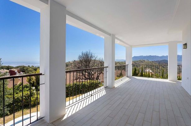 Luxury Semidetached House for rent in Málaga, Andalusia - Photo 1