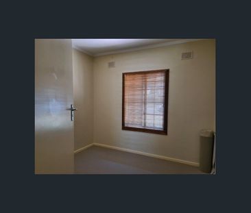 Centrally Located Maisonette! - Photo 3