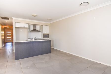 18 Grace Rise, Orange. - Photo 2