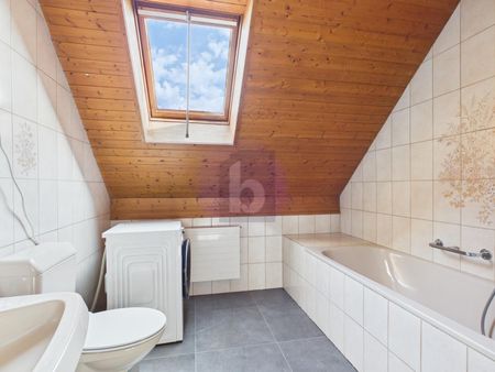 KÜRZLICH RENOVIERT MIT VIEL PLATZ AN IDYLISCHER LAGE - Photo 3