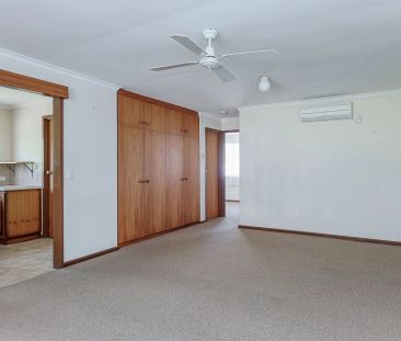 Well-appointed home in a neighbourhood filled with conveniences! - Photo 1