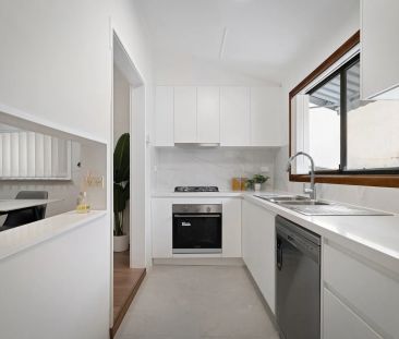 Charming Renovated Home in a Prime Carlton Location - Photo 5