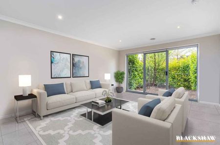 Stunning Three Bedroom Townhouse - Photo 4