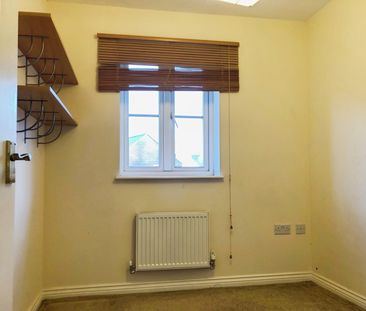 2 bedroom coach house to rent - Photo 2