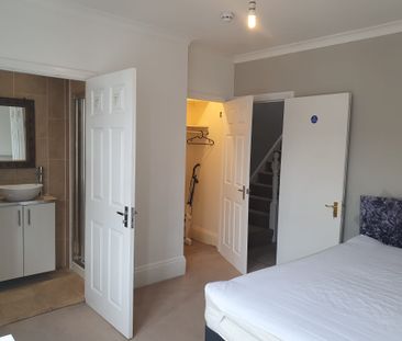 6 bedroom, 1 en-suite house - Photo 6