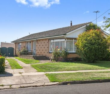 3 BEDROOM HOME WITH MASSIVE BACKYARD - Photo 4