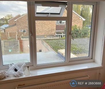 1 bedroom in a house share to rent - Photo 2