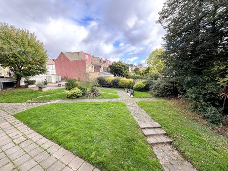 3 Bed Flat, Hatherley House, E17 - Photo 2