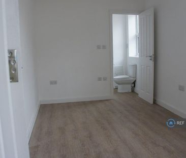 2 bedroom semi-detached house to rent - Photo 2