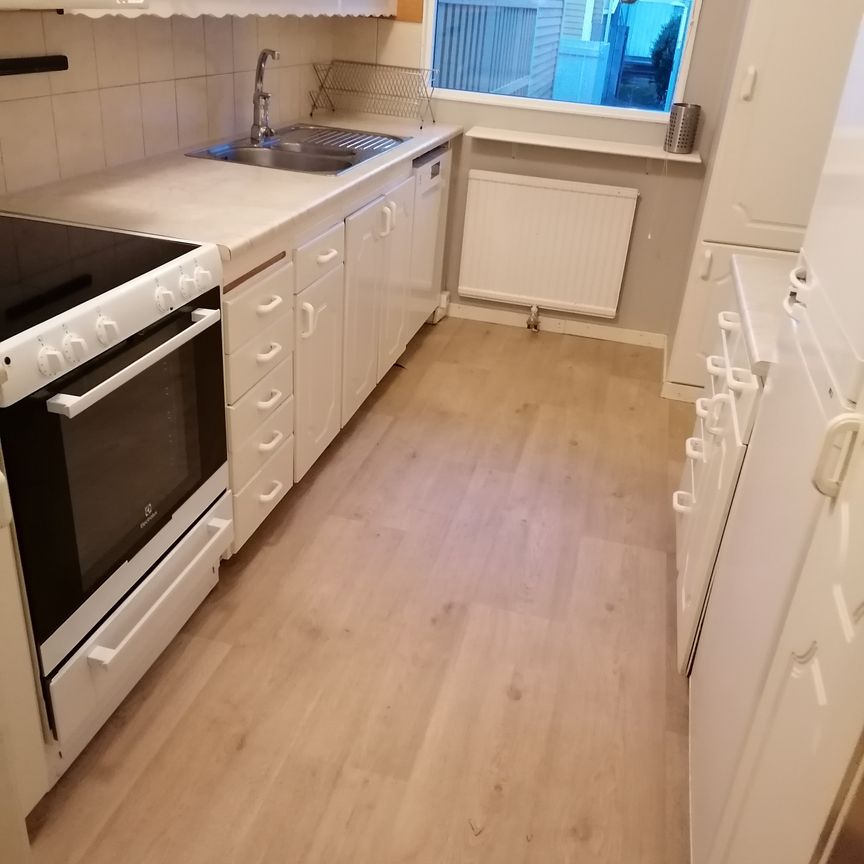 Hammarkroken, Angered - Photo 1