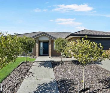 HALSWELL - FOUR EBDROOMS, DOUBLE GARAGE, SPACIOUS BACKYARD *6 MONTH... - Photo 3