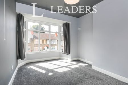 3 bedroom house to rent Murray Avenue, NN2 - Photo 2