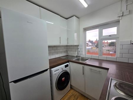 Great West Road, Hounslow TW5, London - Photo 4