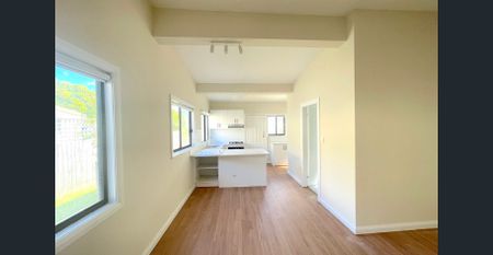 Family Living at Its Best - 3 Bedroom Home in Prime Location - Photo 4