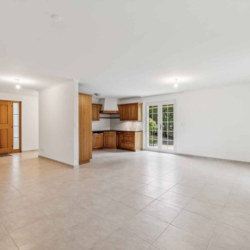 Beautiful semi-detached house with garden - Photo 1