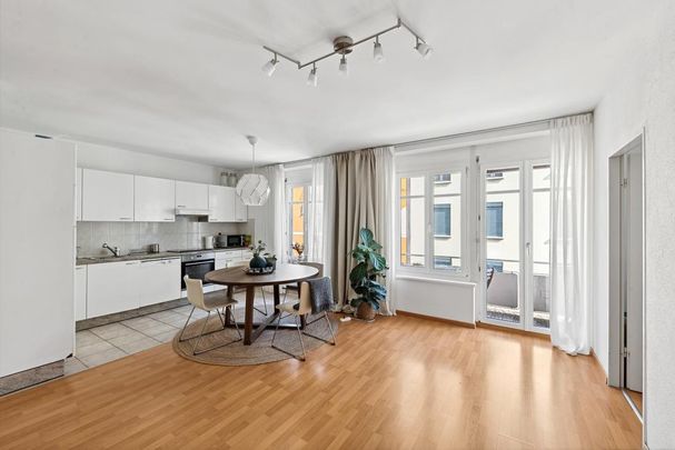 Helle 2 - Zimmerwohnung mit Balkon, wenige Fussminuten vom HB - Photo 1