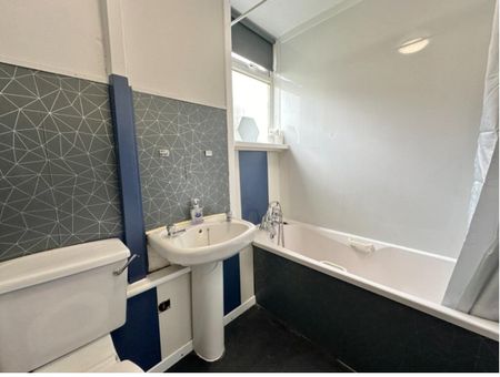 3 Bed Flat, Gladsmuir Road, G52 - Photo 4