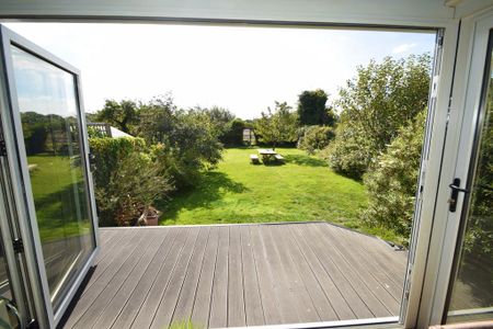 4 bedroom detached house to rent - Photo 2