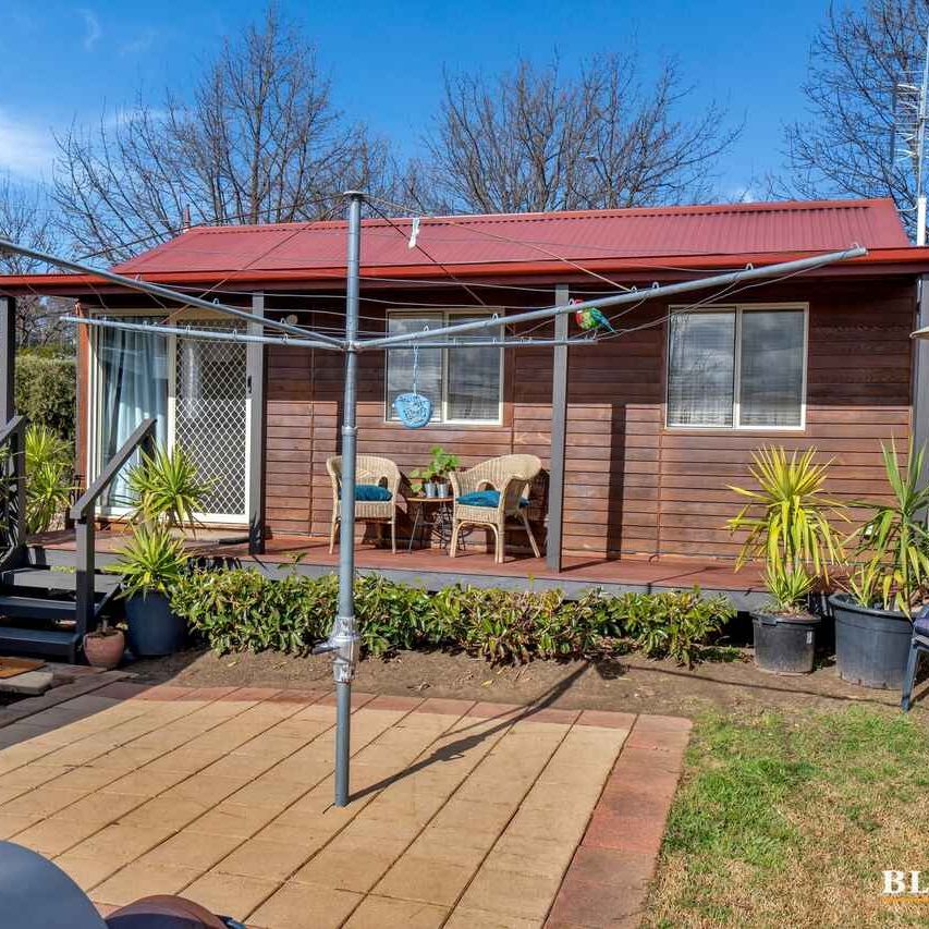 Fully-Furnished Granny Flat with All Utilities Included - Photo 1